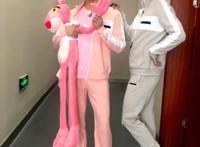 李晨为爱痴迷粉色，发文晒照一身粉红被指隔空示爱范冰冰