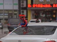 很多车主在后备箱和车顶上放了蜘蛛侠，有什么用？