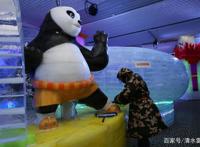 2千吨冰5千万元让地下车库变冰雪世界冰雕师每天挣1千5