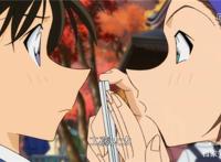 名侦探柯南：新兰发喜糖，小兰坐实工藤太太称号霸气亲吻新一脸庞