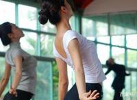 上两万元“名媛培训班”：口红10几个人涂，包7000元就业机会