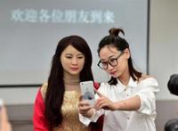 我国第一个智能美女机器人诞生，未来机器人老婆会成为时尚吗？