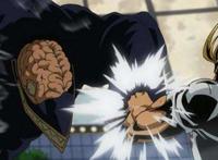 《我的英雄学院》6个超燃的战斗场面，拳拳到肉真男人就要正面刚