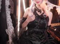 小萝莉COS黑暗洛丽塔小恶魔，恶魔叉神还原，回眸一笑让人恋爱！