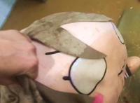 价值170万元手办被损坏，对方一句不关我的事就想跑，这怎么忍