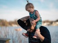 爸爸带娃孩子会更聪明？别再让父爱成为一种奢侈品了！