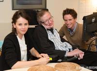 顶级科学家霍金竟有时间混娱乐圈，怎么这些电影里都有他的身影！