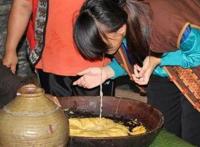 由人咀嚼制成的特色口嚼酒，一般人不敢喝！