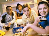 孩子经常看动画片的好处和坏处，原来不只是视力的差别