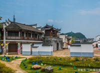 去临安河桥古镇，下车伊始就看到了《狐妖小红娘》的涂山城