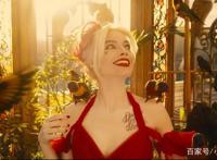 DC《自杀小队2》中，哈莉·奎茵右脸上标志性的文身，为何消失了？