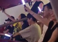 范冰冰绯闻男友现身张杰演唱会，与李冰冰并坐热聊甚是亲密！