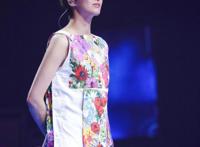 梁咏琪丈夫与女儿在演唱会上与她大秀恩爱，展现幸福女人模样！