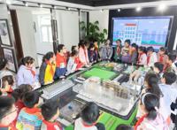 时光机|在上海这所学校，每个教室里都有三个口袋……