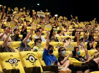 《小黄人大眼萌：神偷奶爸前传》在京首映欢闹奇趣夜笑成一团