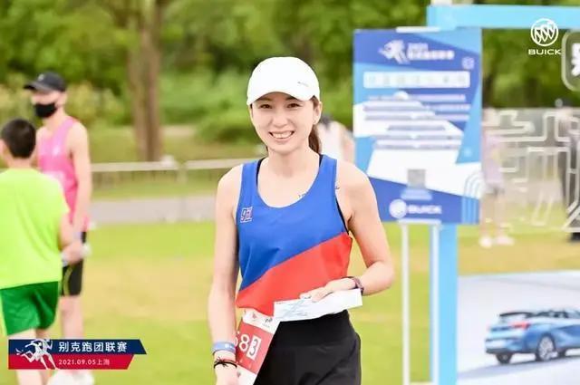 追着风，一起向前快乐奔跑