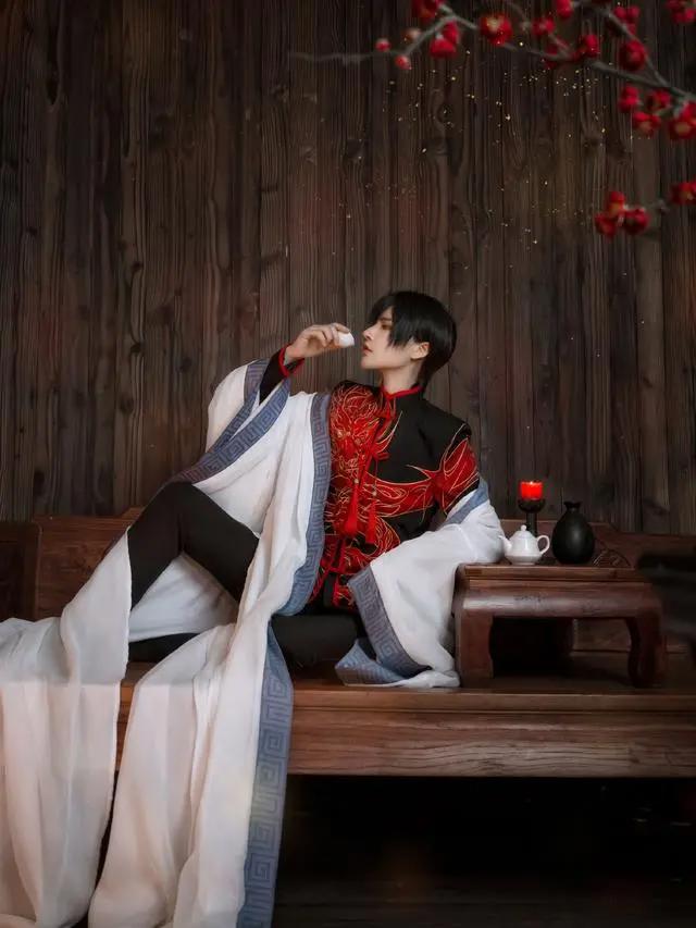 言生cos《哑舍》老板，红瞳长发绝美，我们的青春回来了