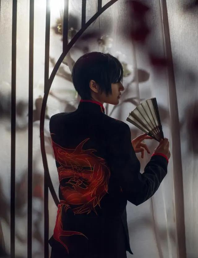 言生cos《哑舍》老板，红瞳长发绝美，我们的青春回来了