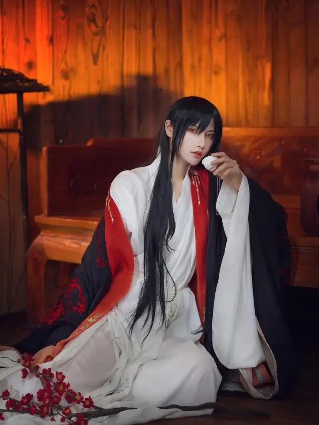 言生cos《哑舍》老板，红瞳长发绝美，我们的青春回来了