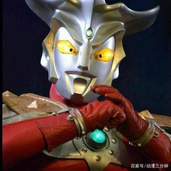 奥特曼人间体身份被发现瞬间！网友：这个红凯让我笑了一年