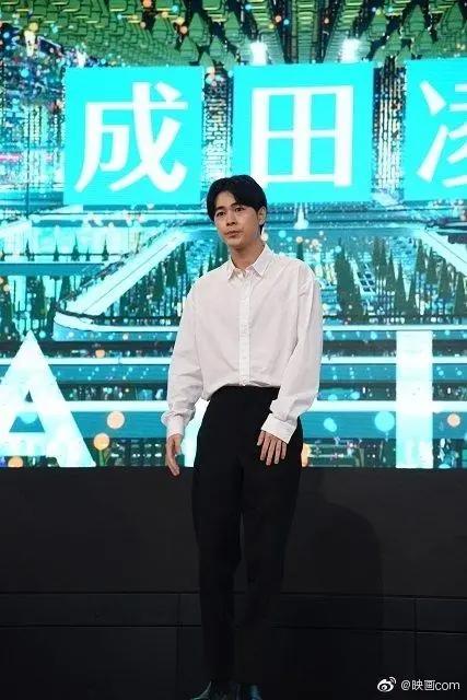 组图：《龙和雀斑公主》完成报告会佐藤健将为巨龙配音