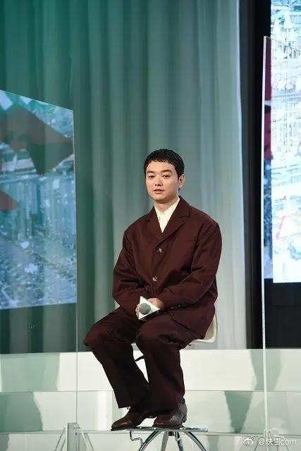 组图：《龙和雀斑公主》完成报告会佐藤健将为巨龙配音