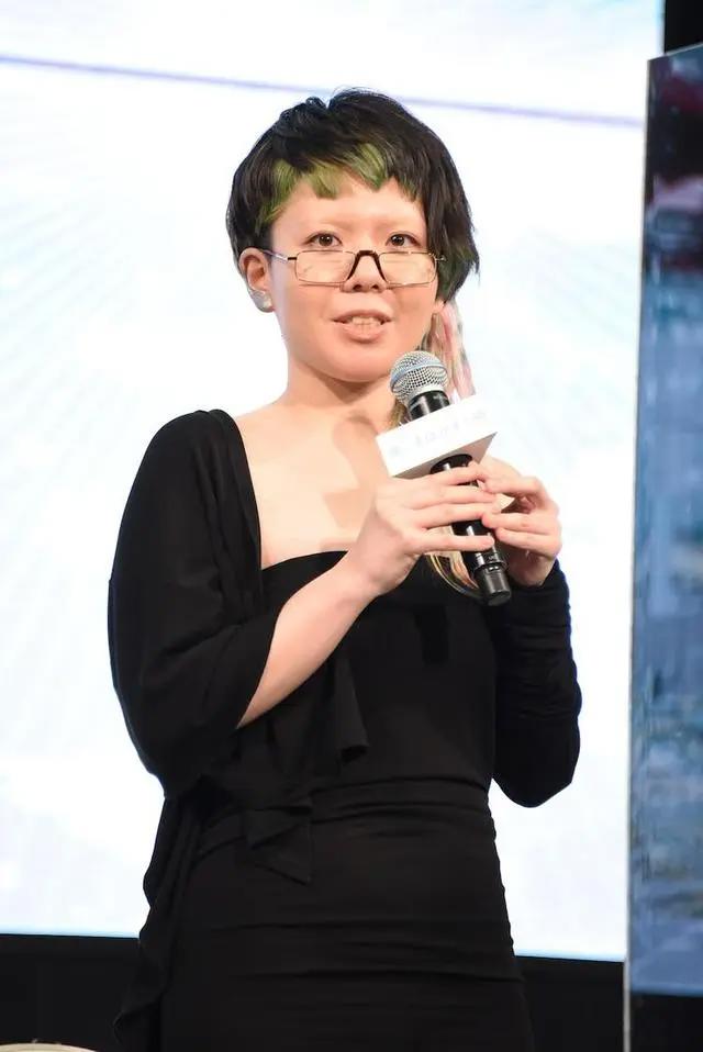 组图：《龙和雀斑公主》完成报告会佐藤健将为巨龙配音