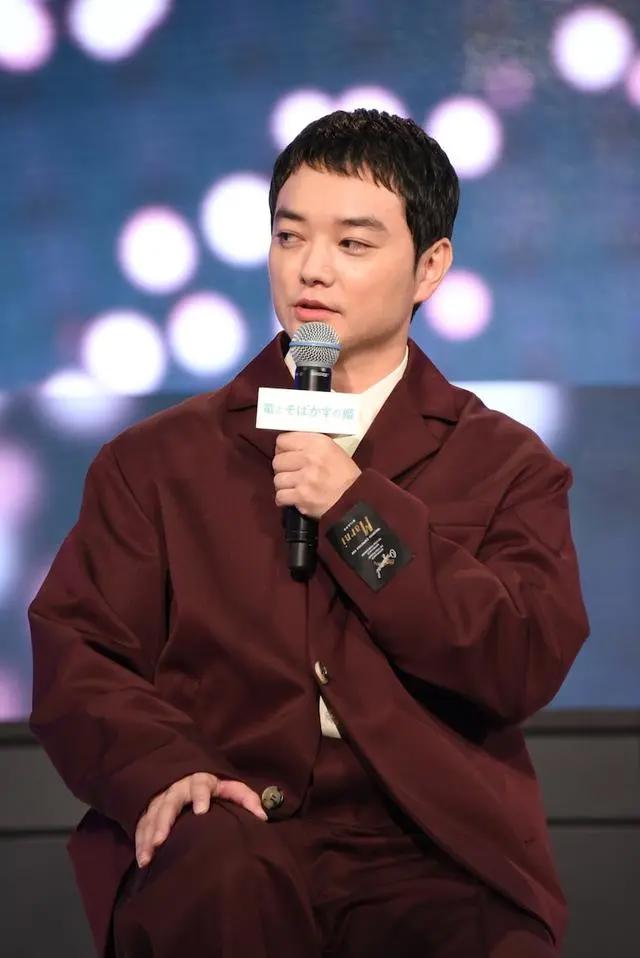 组图：《龙和雀斑公主》完成报告会佐藤健将为巨龙配音