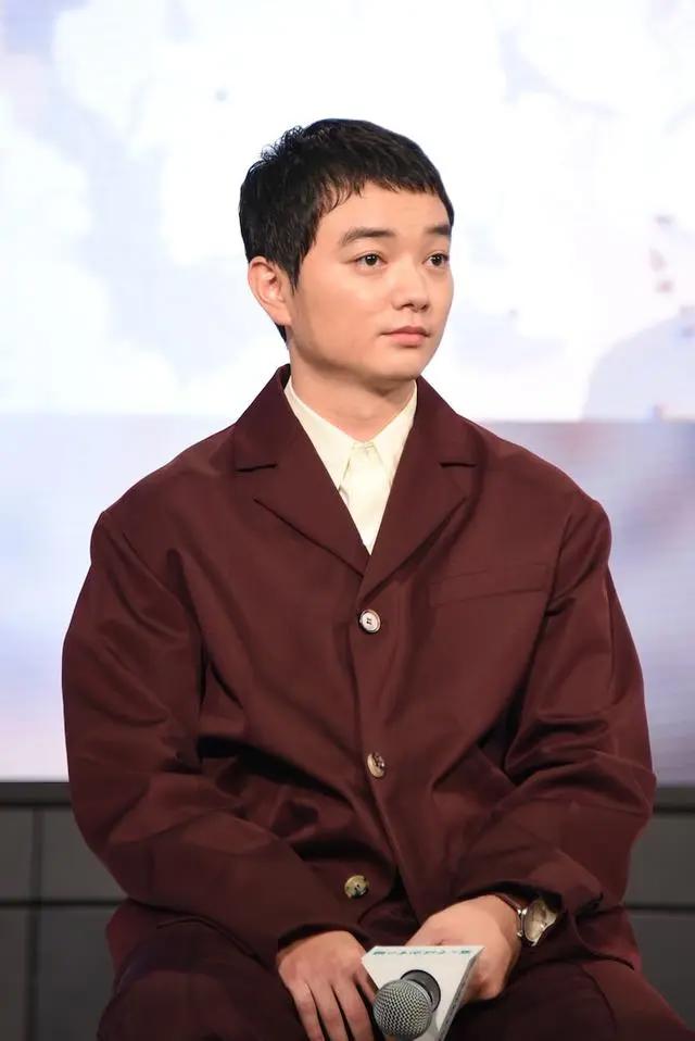 组图：《龙和雀斑公主》完成报告会佐藤健将为巨龙配音