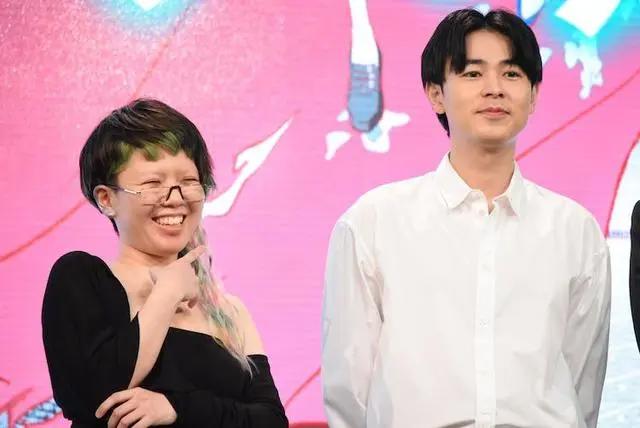 组图：《龙和雀斑公主》完成报告会佐藤健将为巨龙配音