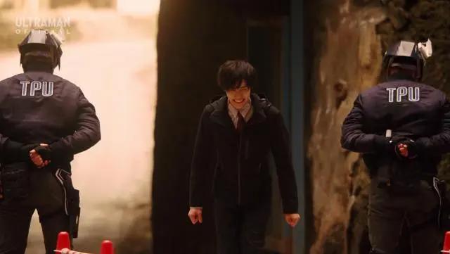 特利迦奥特曼平庸开局，但伏笔颇多，值得一追