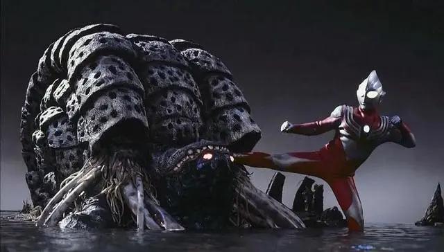 《特利迦奥特曼》第1集：拥有真正的迪迦伏笔，不是平行宇宙？