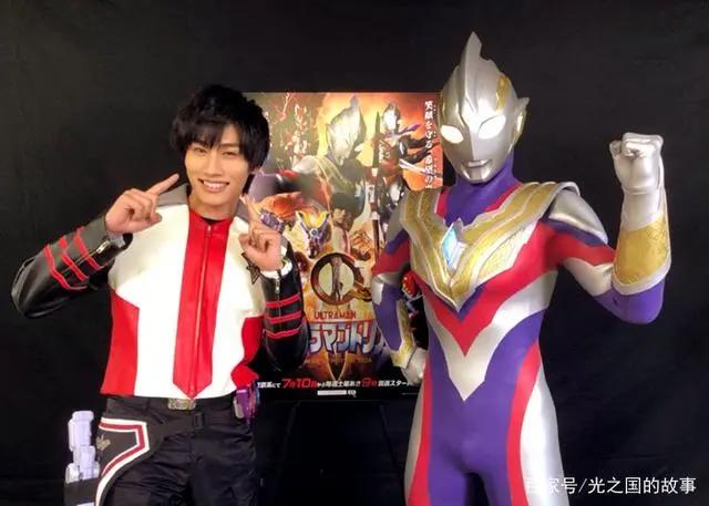 《特利迦奥特曼》信息量很大，第一集就出现了四个奥特曼！