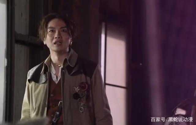 特利迦奥特曼在大庭广众下直接变身知道其真实身份的已多达4人