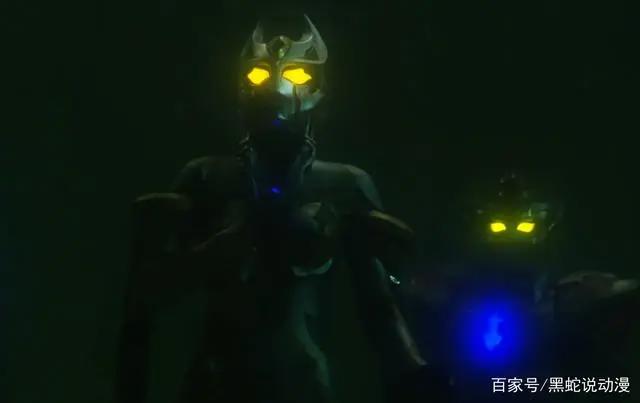 特利迦奥特曼在大庭广众下直接变身知道其真实身份的已多达4人