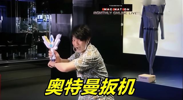 伽古拉现场变身特利迦奥特曼，桌上装备亮了，全部都是伽古拉专属