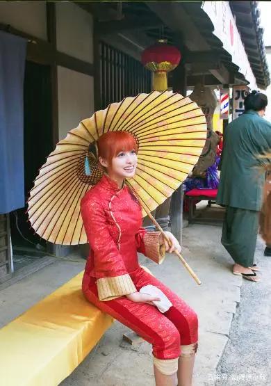 动漫走出来的美少女，桥本环奈：明美，你讲话不看场合的吗！