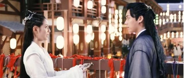 毁了一部小说！《镜·双城》太难看，陈钰琪和李易峰完全不在状态