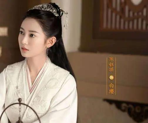 毁了一部小说！《镜·双城》太难看，陈钰琪和李易峰完全不在状态