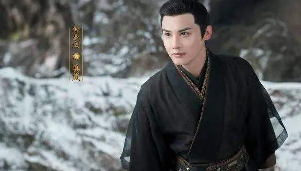 毁了一部小说！《镜·双城》太难看，陈钰琪和李易峰完全不在状态