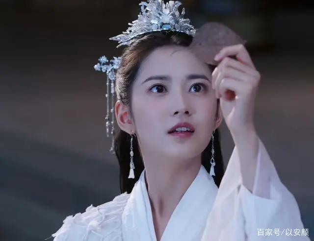 《镜·双城》3大选角败笔，李易峰屠苏式演技，陈钰琪古装无差别！