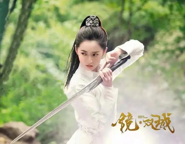 《镜·双城》首播获1.2亿好成绩，口碑却被怼翻，网友吐槽停不下