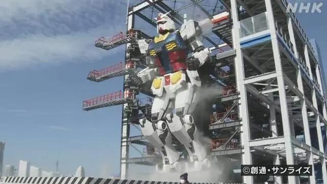 横滨巨型高达完成测试运作正常，还有灯光配合演出就差驾驶舱啦