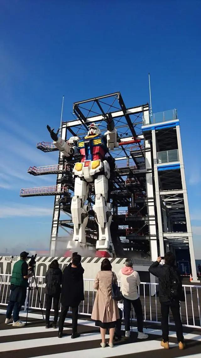 横滨巨型高达完成测试运作正常，还有灯光配合演出就差驾驶舱啦