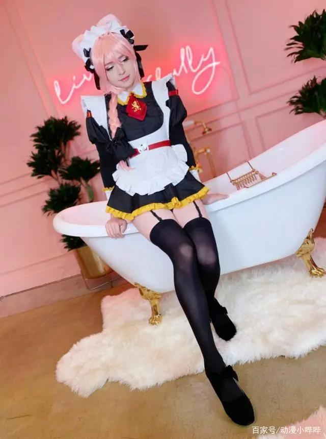 女装大佬COS《猫娘乐园》香草，成品太惊艳，评论区网友瞬间沦陷