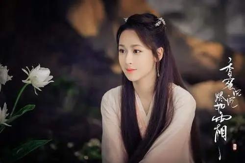 杨紫“打拼往事”太戳心！走红背后隐藏痛苦，成名之路值得深思