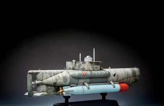 模型故事:二战时期世界上最小的潜艇，诞生于德国，却退役于法国