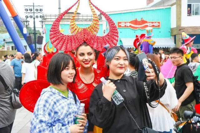 五一小长假重庆欢乐谷迎客近10万乐次元动漫节完美收官