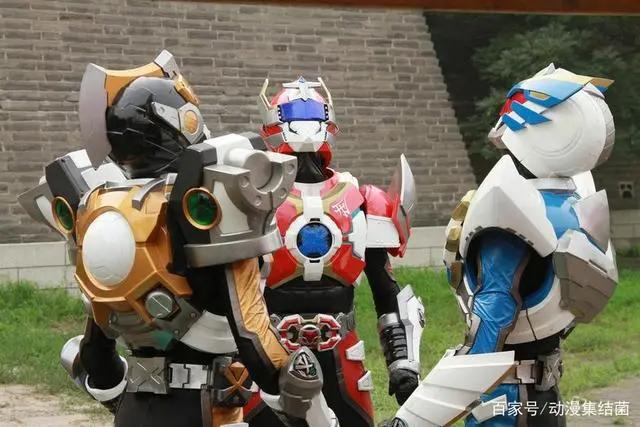 铠甲勇士猎铠黎明天塔六月上映：刑天铠甲霸气回归，狼帅造型帅气