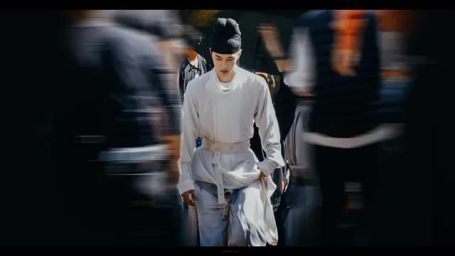 《风起洛阳》芸生万象阵容海报公开神机少年百里弘毅手持竹简解谜局破疑团